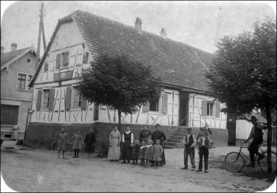 Quelle est cette auberge situe entre Rouen et Dieppe, fonde en 1611, qui hbergea d'Artagnan, Madame de Pompadour, Napolon 1e, l'impratrice Josphine, o Maupassant crivit  Boule de Suif ?