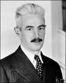 Dashiell Hammett (1894-1961), crivain amricain fondateur du roman noir, a t condamn  six mois de prison par le gouvernement Mac Carthy pendant la chasse aux sorcires :