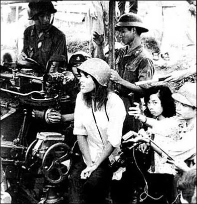 Quelle actrice amricaine antimilitariste, effectue en juillet un voyage au Vietnam pour exhorter les G. I amricains  cesser les bombardements sur le Nord-Vietnam ?