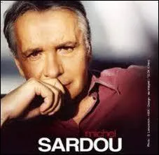 Dans ''Être une femme'' , Michel Sardou pense qu'elles peuvent ''parler six langues, ceinture ------------'' .