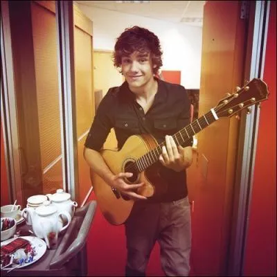 De quel instrument joue-t-il ?