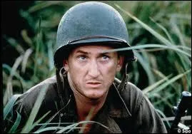 Dans quel film de guerre de Terrence Malick peut-on voir Sean Penn, Adrien Brody, George Clooney, Nick Nolte ou encore John Travolta ?
