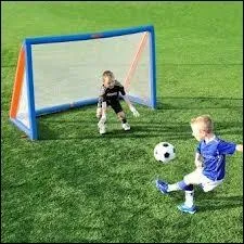 Combien de buts doit-on marquer lors d'un match de football pour raliser le coup du chapeau ?