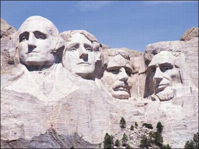 Comment se nomment les prsidents reprsents sur le mont Rushmore ? (de gauche  droite).