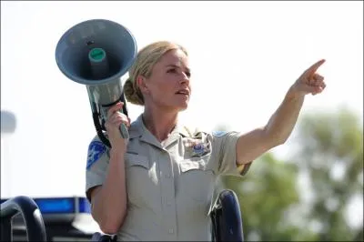 Julie, la shrif, est la mre de :