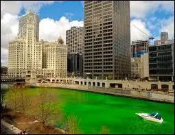 A l'occasion de la fte de la Saint-Patrick, cette ville amricaine teint sa rivire en vert irlandais ! Cela se passe... ?