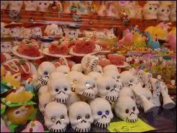 Dans quel pays la fte des Morts est-elle ainsi clbre, sans tabous, avec force squelettes chamars et crnes en sucrerie...