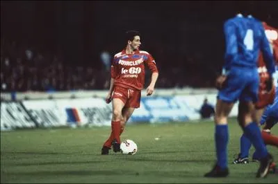 Quel entraneur emmne Lyon et Rmi Garde en D1 lors de la saison 1988-89 ?