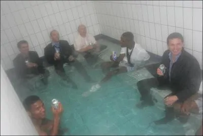 En face de quel ex-joueur lyonnais Rmi Garde fte-t-il un nouveau titre de Champion de France ?