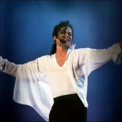 Quel tre mythique apparat derrire Michael pendant qu'il chante  Will You Be There  ?