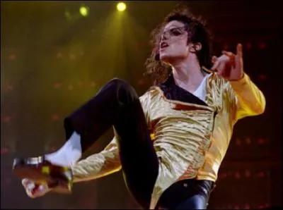 Combien de danseurs accompagnent Michael sur   Wanna Be Startin' Something   ?