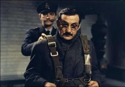 Ce film raconte l'incessant et souterrain travail de sape d'anonymes français en lutte contre la gestapo, souvent jusqu'au sacrifice final.