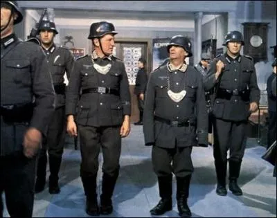 Augustin Bouvet, jovial peintre en bâtiment, et Stanislas Lefort, fougueux chef d'orchestre, se retrouvent mêlés à une folle aventure qui doit permettre à des Britanniques de retourner dans leur pays.