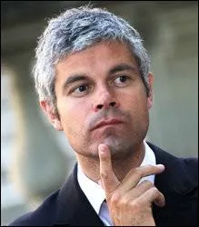 Insolite ! Quel ministre du gouvernement actuel a poursuivi et maitris avec l'aide d'un vigile dans une suprette du Puy en Velay, un voleur tentant de drober des bouteilles de whisky ?