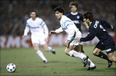 Dans quel Olympique Manuel Amoros a-t-il jou en premier ?