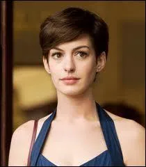 Pour son tout dernier film, c'est une autre star  cheveux longs qui est passe sous les ciseaux du coiffeur. C'est Anne Hathaway. Quel est ce film, tir d'un roman franais ?