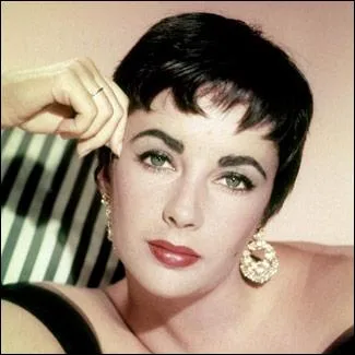 Mme Liz Taylor a port cette coupe,  l'poque de son mariage avec Mike Todd. Le grand coiffeur franais Alexandre avait coup ses cheveux. Que fit Liz ?