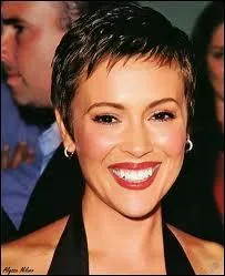 Adore, dit-on, du producteur TV Aaron Spelling, elle a commenc trs jeune dans la srie Madame est servie. C'est ?