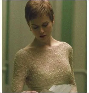 La trs grande australienne aux cheveux longs, Nicole Kidman, a port aussi cette coupe trs courte pour un film trange mais trs intressant, qui a pour titre... ?