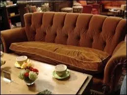 Dans quelle srie le canap est-il un objet culte ?