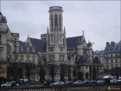 Quel est le nom de ce btiment de Paris ?