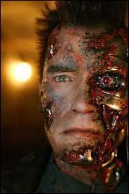 Dans le premier film  Terminator , réalisé par James Cameron en 1984, l'acteur principal qui n'est autre qu'Arnold Schwarzenegger prononce seulement 7 phrases durant le long métrage.
