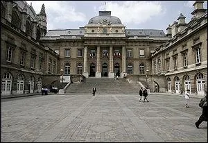 Quel est le nom de ce palais parisien ?