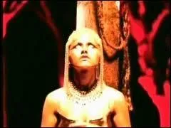 En quelle anne le groupe Cranberries a-t-il sorti le titre   Zombie   ?