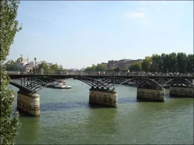 Quel est le nom de ce pont de Paris ?