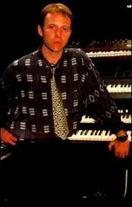 Qui est cet ancien membre des Dire Straits ?