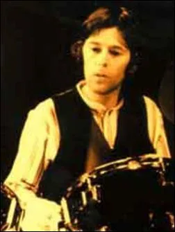 Qui est cet ancien membre des Dire Straits ?