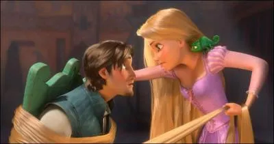 Quand Flynn Rider arrive dans la tour, elle l'assomme. Et aprs, que fait-elle ?