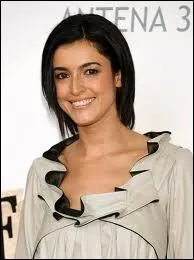 Avec quel lve sort-t-elle dans la srie ?