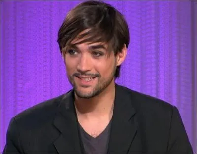 Comment s'appelle-t-il et qui joue-t-il ?