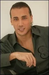 Comment s'appelle-t-il et qui joue-t-il ?