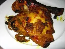 Le poulet marin dans du yaourt et beaucoup d'pices, puis grill, c'est le poulet tandoori. Dans quel pays est-il un plat classique ?
