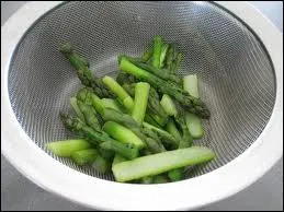 Savez-vous ce que ma grand-mre ajoutait  l'eau de cuisson des asperges pour viter leur amertume ?