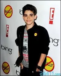 Dans  Bonne chance Charlie'', qui Cameron incarne-t-il ?