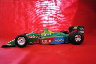 Le volant d'une formule 1 cote l'quivalent ...