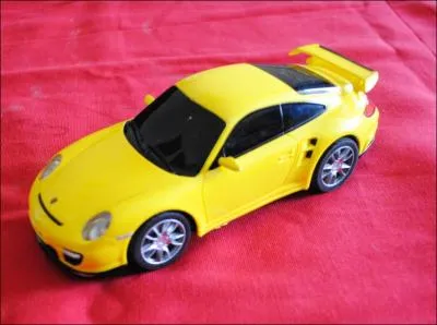 Cette voiture est une ...