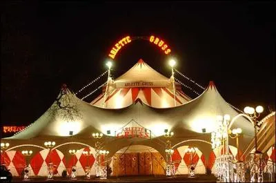 Arlette Gruss (de la famille d'Alexis Gruss) était célèbre pour le dressage d'un des animaux les plus imprévisibles :