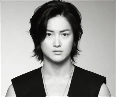 Qui est rappeur et est n le 22 avril 1987 ?