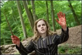 H comme Emma Watson dans Harry Potter et les reliques de la mort, qui est...