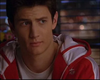 Comment s'appelle ce joueur de basket ?