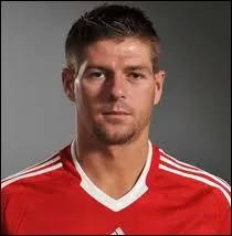 Ces footballeurs ont joué toute leur carrière à Manchester United FC. Cherchez l'intrus !