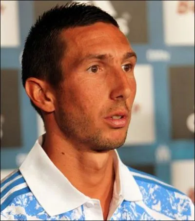 Joueur de football ( il en fallait bien un), voluant  l'olympique de Marseille ( 2012), n  Nice le 20 Mars 1985.