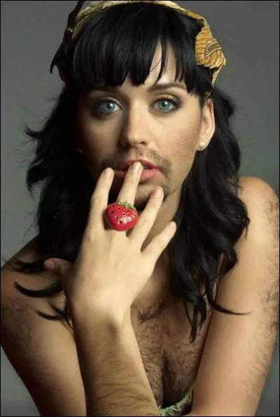 Elle a embrass une fille, a a du piquer un peu.