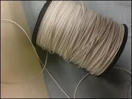 Une histoire cousue de fil blanc est une histoire :