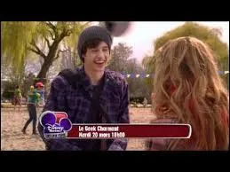 De qui Josh est-il amoureux depuis le collge ?