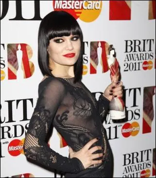 Quelle est cette chanteuse ?